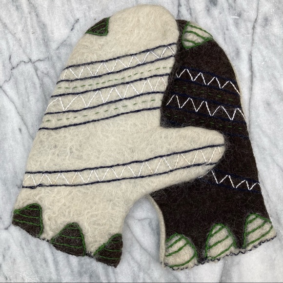 Mittens M - Picture 2 of 7